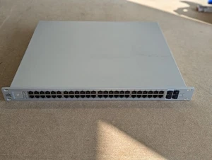 Commutateur POE 48 ports Ubiquiti Networks UniFi (US-48-500W) - EN L'ÉTAT - NE S'ALLUME PAS - Photo 1/2