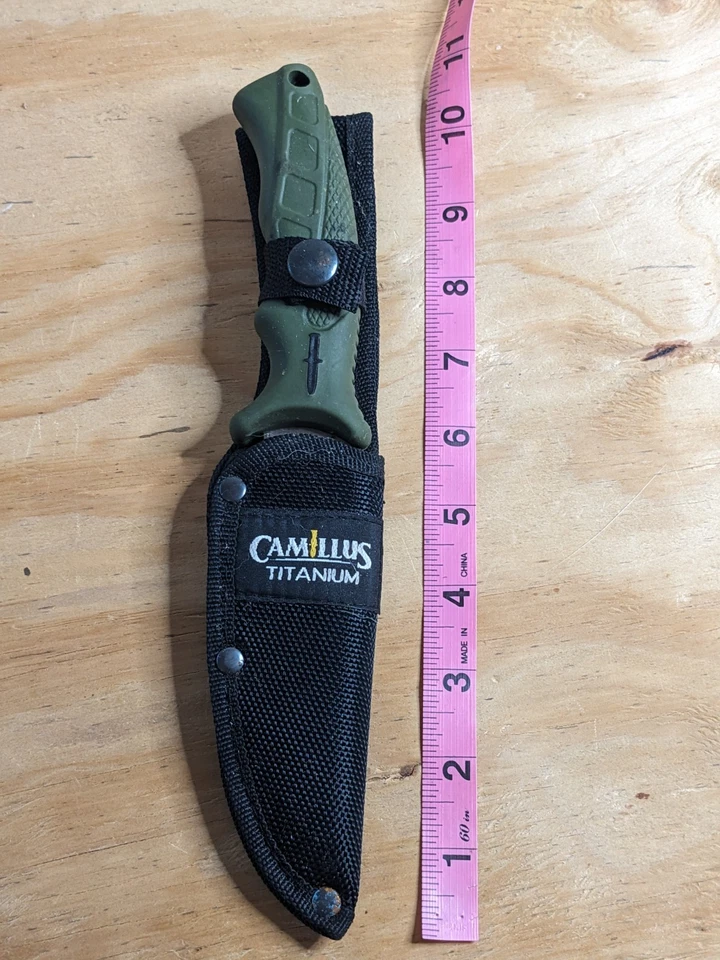 Cuchillo de titanio de hoja fija Camillus funda de mango verde con lazo para cinturón Foto 1 de 4