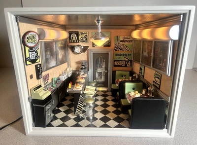 ПОЛНАЯ комнатная закусочная American Girl Minis AG Illuma с адаптером, 4 фута и 2 штифта - Изображение 1 из 4