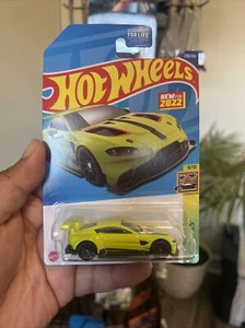 Aston Martin Vantage GTE/HW Exotics/Hot Wheels 2022 - Imagen 1 de 4