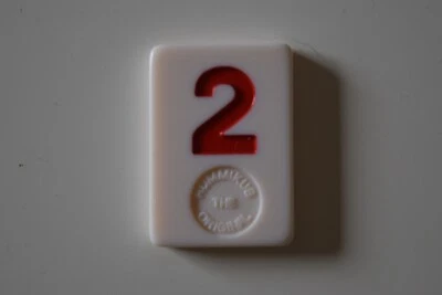 PLAQUE NUMEROTEE / JETON ROUGE du jeu RUMMIKUB CHIFFRES Deluxe ( au détail ) - Photo 1/4