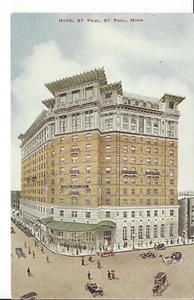 POSTKARTE HOTEL ST. PAUL ST. PAUL MINNESOTA MENSCHEN UND FAHRZEUGE AUF DER STRASSE - Bild 1 von 2