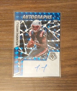 Tyquan Thornton Rookie Patriots 2022 Mosaic Football Autograph Blue Prizm /99 - Bild 1 von 2