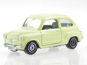 Seat 600 yellow diecast modelcar in showcase 1:43 - Picture 1 of 4