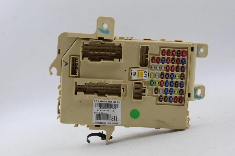 Módulo de relé de caja de fusibles cabina interior Hyundai Elantra 2014-2016 OEM #41594 Foto 1 de 3