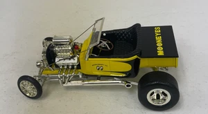 Johnny Lightning 1923 Ford TBucket Mooneyes Street Rod 1:18 Scale Yellow Diecast - Picture 1 of 7