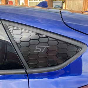 Mk3/3.5 Focus ST 4D Acrylic Rear Window Inserts (Pair) Deluxe Carbon ST Logo - Picture 1 of 1
