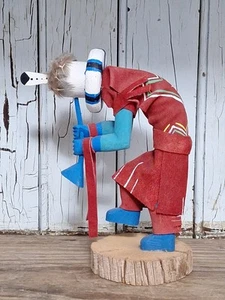 Bambola Kokopelli Hopi kachina vintage 1998 7" firmata Navajo legno pelle piuma - Foto 1 di 16