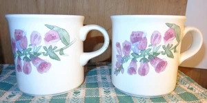 2er Set Pfaltzgraff lila Fingerhut Blumen- und Vogelhaus Tassen Cape May Muster - Bild 1 von 8