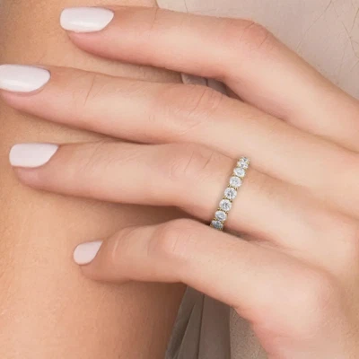 Alianza de eternidad de boda de diamantes creada en laboratorio redonda de 2 quilates de oro amarillo de 14 k 3 mm Foto 1 de 4