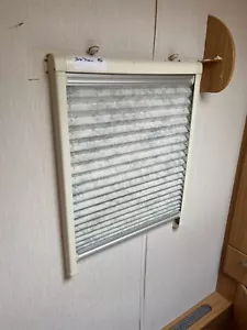 CARAVAN/MOTORMOME SEITZ / REMIS / CIECO E FLYSCREEN (LUNARE) 56X71 CM - Foto 1 di 2
