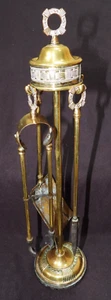Juego de herramientas de chimenea de latón vintage con soporte de póker, pala de ceniza, pinza agarrador de troncos - Imagen 1 de 12