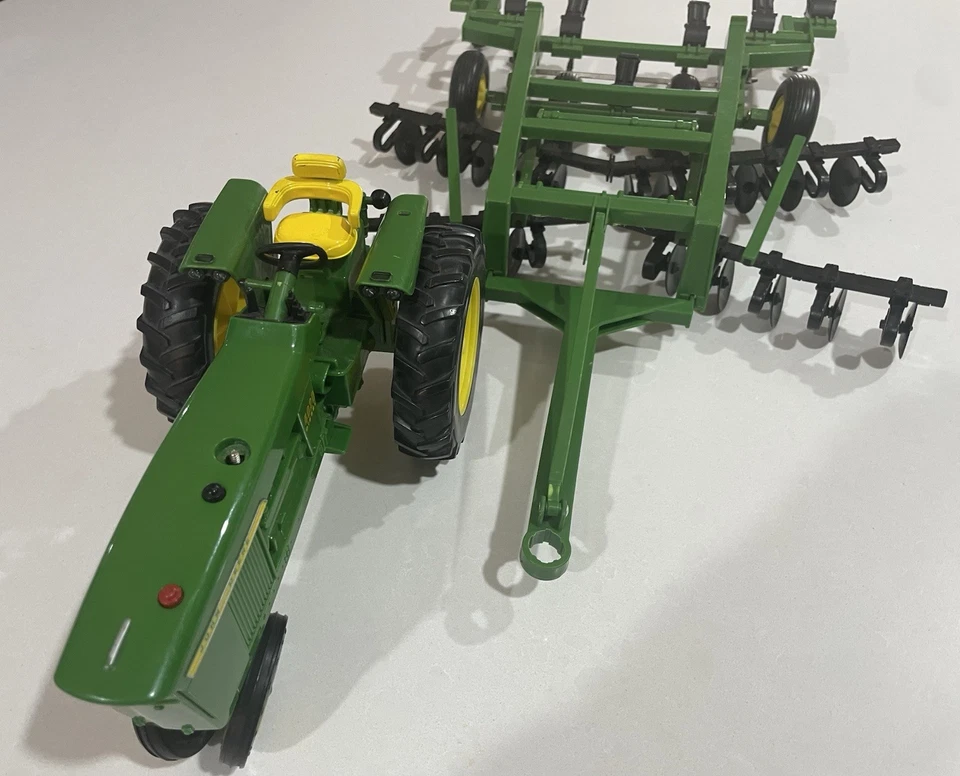 John Deere Tractor 4020 With 2700 Mulch Ripper GUC Plastic NOTE No Hook BTWN - Image 1 of 4