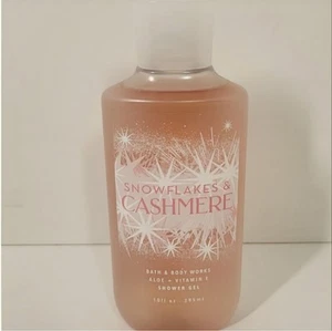 Bath & Body Works Fiocchi di Neve e Cashmere Gel Doccia, Karitè e Vitamina E, 10 Oz BBW - Foto 1 di 3