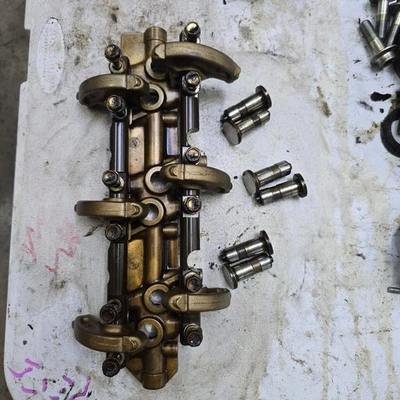 85 日产 300ZX Z31 VG30 VG30E 气缸盖摇杆升降器支架左  — 第 1/4 张图片