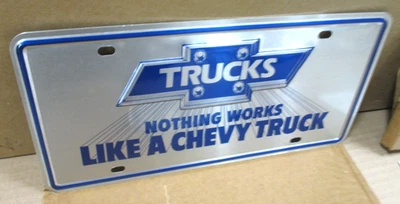 Etiqueta de licencia Bowtie - iba a ser usada en camioneta Chevrolet 1984 nueva lote de concesionario Chevy Foto 1 de 4