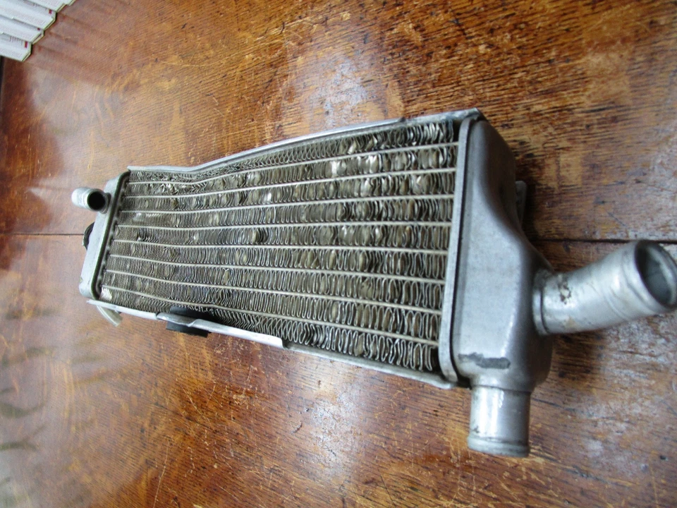 CR 500 HONDA 1993 CR 500R 1993 RADIADOR DERECHO DOBLADO TODAVÍA UTILIZABLE Foto 1 de 1