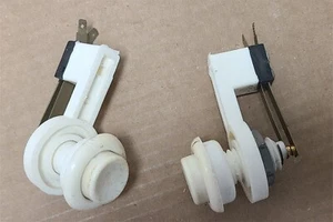 Par de montaje de botones de pinball de circo Brunswick - Imagen 1 de 2