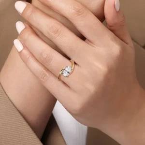 Anillo de compromiso de diamantes de corte ovalado creado en laboratorio IGI de 1,50 quilates de oro multicolor de 14 k - Imagen 1 de 13