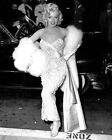 Impression photo A Marilyn Monroe élégante diva avec manteau de fourrure 8x10