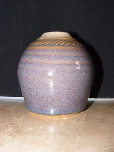 Hermoso jarrón Studio Potter hecho a mano firmado BS - Imagen 1 de 6