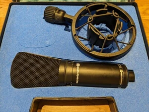 Beyerdynamic MC834 side address condenser microphone with shockmount and case - Picture 1 of 10