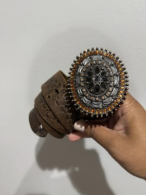 Cinturón Aeropostale Marrón Tooled Cuero PEQUEÑO 38” Boho Hobo Western Gem Hebilla Foto 1 de 4