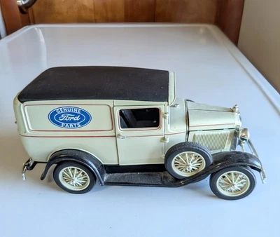 Camión de reparto Ford 1931 modelo diecast 1:18 - piezas originales Ford - capó de apertura Foto 1 de 4
