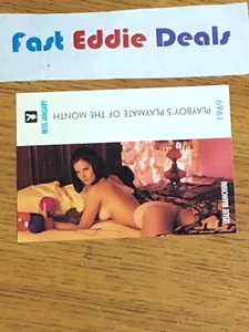 Playboy 1995 tarjeta de coleccionista Leslie Bianchini #48 Miss Mayo 1969 casi como nueva - Imagen 1 de 2