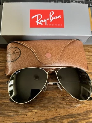 Ray-Ban Aviators 62 mm. Marco plateado con lentes tintadas gris oscuro. Nuevo. Foto 1 de 4