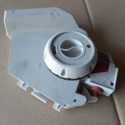 Aus Mastercook ZWE 7676 ELTEK Flüssigkeitsspender Typ 100658 ausgebaut - Bild 1 von 2