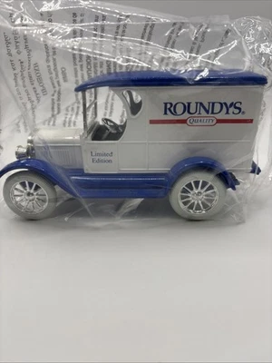 ERTL Diecast 1923 #2785 Roundy’s 1923 1/2 Ton Truck  Bank - Image 1 of 4