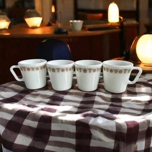 Vintage Pyrex Milchglas Golden Schmetterling Muster Kaffeetassen Tassen 4er Set - Bild 1 von 19