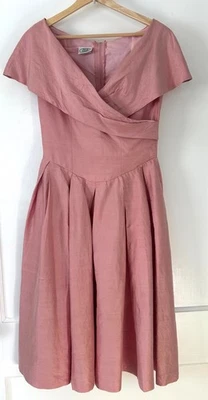 Vestido de Baile Vintage LAURA ASHLEY EE. UU. 8 Rosa SEDA Vestido Midi Línea A Cuello Corazón Foto 1 de 4