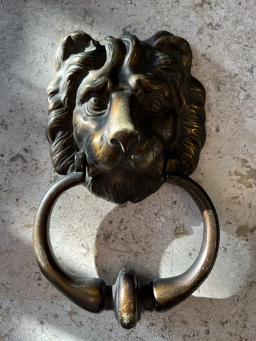LARGE ANTIQUE 1890 VICTORIAN LION HEAD ARCHITECTURAL SALVAGE DOORKNOCKER Cover