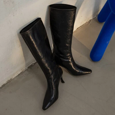 By Far Botas de Cuero Completas Botas Largas Delgadas Tacones Altos Punta Botas de Caballero Mujeres Foto 1 de 4