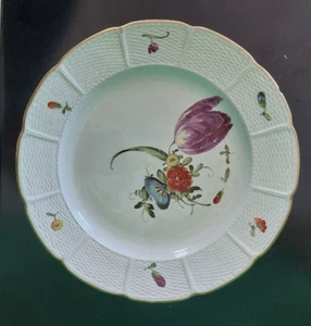 Barocker Ludwigsburg Teller, deutsche Blumen, D=24,cm, 1762-1793 - Bild 1 von 4