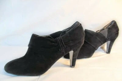 Tahari Grant Mujer Talla 9 M Botines de cuero de gamuza negra Zapatos de carrera Mule Foto 1 de 4