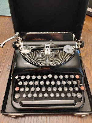 Remington Rand Model 7 Noiseless Portable Typewriter – Working, with Case 1941 Foto 1 de 3