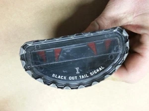 Segunda Guerra Mundial para Jeep M8 M20 media pista GPA 12 voltios negro bombilla trasera unidad inferior - Imagen 1 de 6