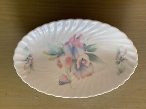 Aynsley - Little Sweetheart - Oval fluted dish