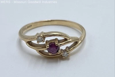 10K Yellow Gold Ruby w/Diamond Accents Bypass Ring Sz 5.5 - 1.69 Grams - Image 1 of 4