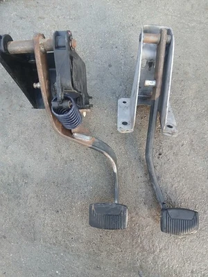 1999 - 2007 Ford F250 F350 5.4 6.8 OEM Break & Clutch Pedal  - Image 1 of 4