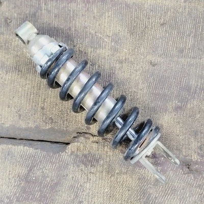 Amortiguador trasero suspensión de resorte 2001 2002 2003 2004 Suzuki Intruder Volusia VL800  Foto 1 de 4