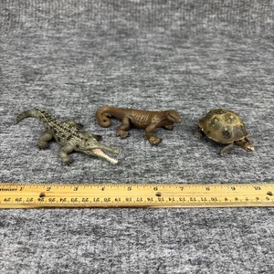Lot of 3 Schleich Toy Animals - Reptiles - Tortoise, Komodo Dragon, Gharial - Picture 1 of 7