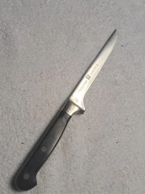 Faca de desossa Zwilling JA Henckels 31024-140 5 1/2 pol - Imagem 1 de 4