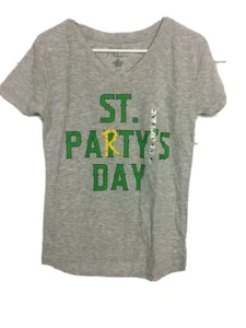 St. Patrick's Day Womens Novelty T Shirt Gray Green Short Sleeve V Neck S New - Picture 1 of 6