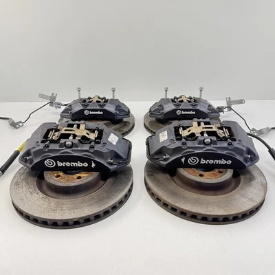 Juego de pinzas de freno delanteras traseras con rotores OEM 24-26 Ford Mustang GT Brembo Foto 1 de 4
