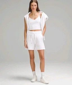 Neu mit Etikett lululemon Scuba hoch geschnittene Shorts Größe 8 weiß 5" Schrittlänge Komfort  - Bild 1 von 7