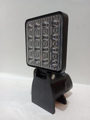 Faretto LED 48W, IP 67 per batterie Milwaukee LI-ION 12V 2-4 A - Immagine 1 di 4